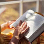 Fascinující esoterické knihy, které vám otevřou dveře k seberozvoji, meditaci a duchovnímu poznání