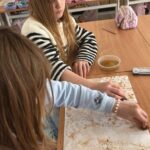 Cesta k úspěchu začíná u jazyků: Proč zvolit bilingvní cestu pro vaše dítě
